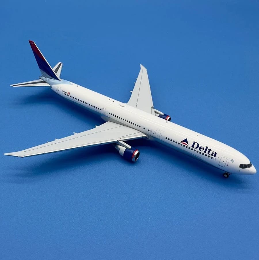 GeminiJets Boeing 767-400ER Delta Air Lines 1/400 Diecast Model Airplane
