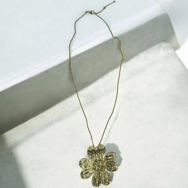 18K Gold Plated Minimalist Crystal Flower Charm Pendant Necklace