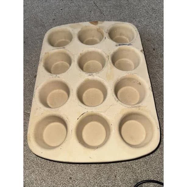 Pampered Chef Family Heritage Stoneware Muffin Pan
