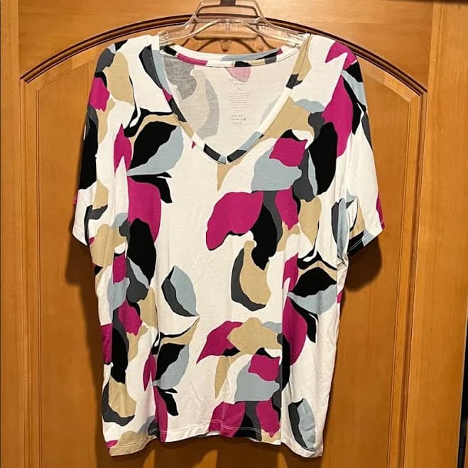 Nine West Tops | Nine West Pink And Black Abstract V-Neck Top | Color: Black/Pink | Size: Xl | Sherhans's Closet