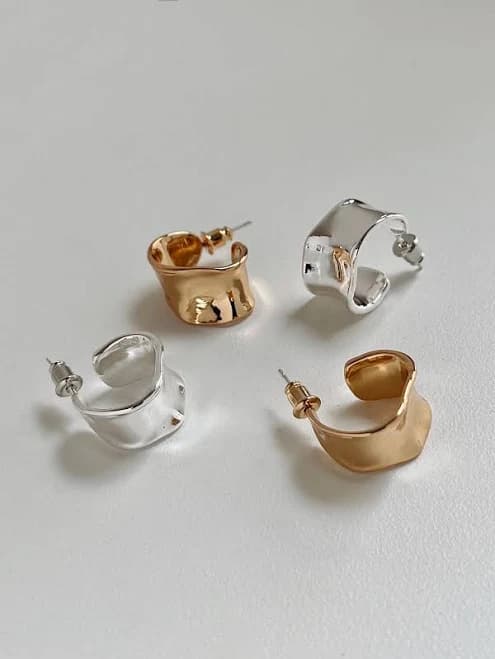 Lovisa Chunky Wide Wavy Hoop Earrings