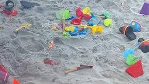 Amazon.com: YOOLEETC 4PCS Beach Toy Mesh Shovel and Mesh Beach Bag Seashell Bag,for Sand Filter & Collect Shells,Sand Sifter Shell Collecting Tools(Green-Orange Crab) : Toys & Games
