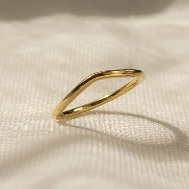 Caitlyn Minimalist Dainty Wave 18K Gold Band Ring
