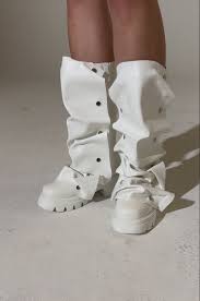 AZALEA WANG SYBEL WHITE SNAP DETAIL BOOTIE – AKIRA