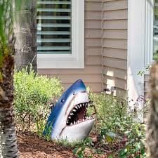 Floating Shark Head Crocodile Decor for Garden Pool, Novelty Outdoor Animals Statue Spoof Toy for Garden Park Pond Wall Decoration 2025 - CHF29