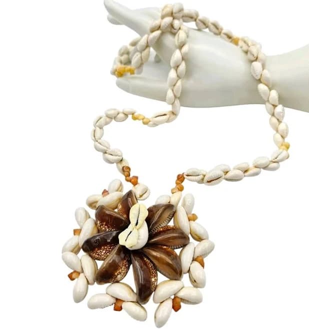 Vintage Rare Hawaiian Cowrie Shell Necklace & Pendant Over Sized Large