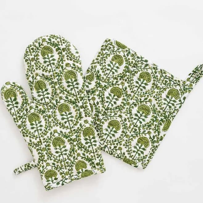 Caroline Green Oven Mitt Set