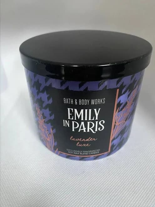 Lavender Luxe - Emily in Paris - 3 Wick Candle - Bath & Body Works1
