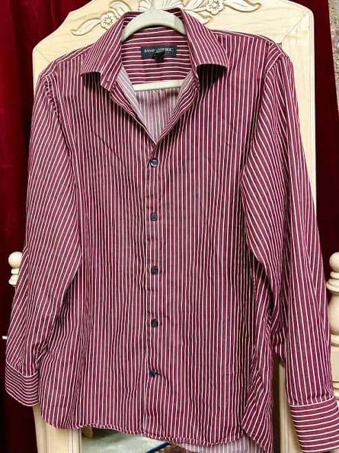 BANANA REPUBLIC: MUTED MAROON & WHITE STRIPE BUTTON DOWN