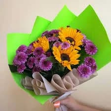 Bouquet of chrysanthemums and sunflowers