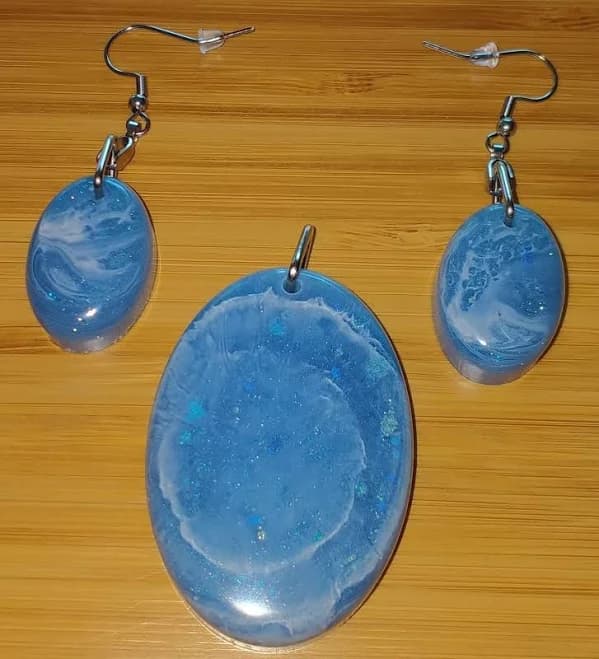 Glittery Resin Oval Earrings and Pendant