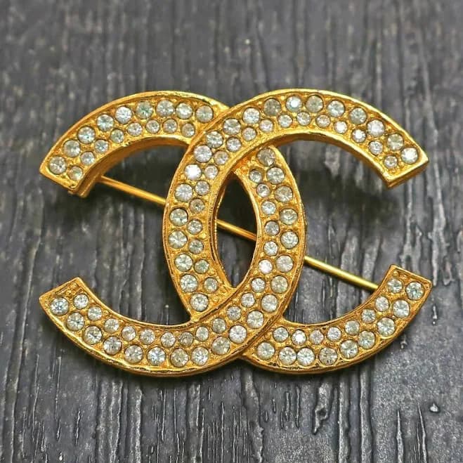 CHANEL CC Brooch
