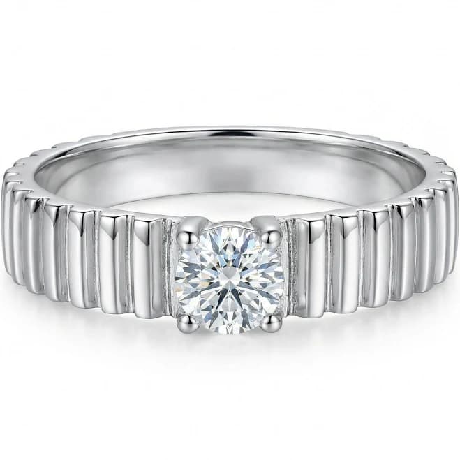 Helloice 0.3ct Round Moissanite Solitaire Engagement Ring in S925 Silver