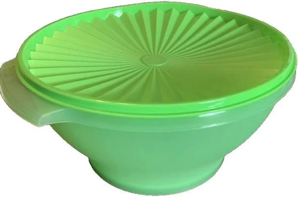 tupperware Servalier 17-cup Green Salad Bowl W/ Starburst One
