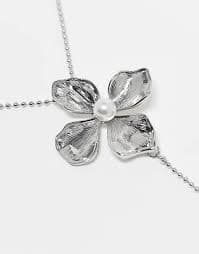 Reclaimed Vintage unisex drop pendant necklace with flower in silver | ASOS