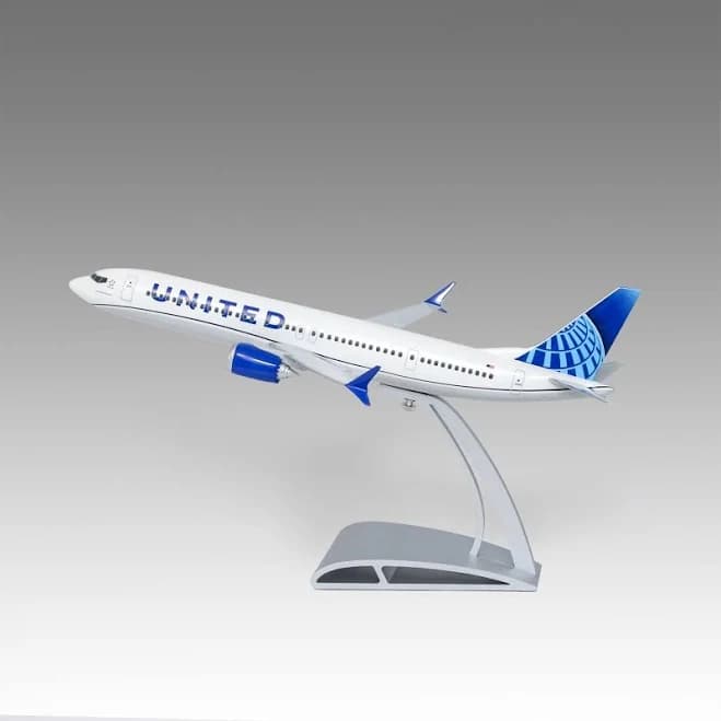 United 737 Max 9 Desktop Model