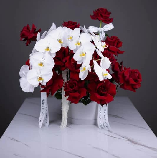 "La Reine Noire" Exclusive Hatbox of Red Roses & Orchids