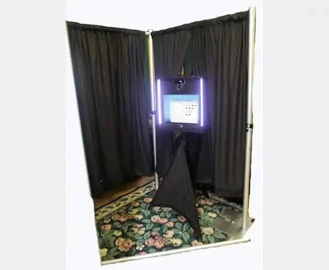 OnlineEEI Pipe and Drape Kits Adjustable Height Photo Booth
