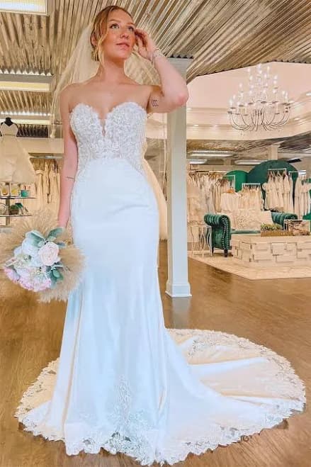 Glamorous Sweetheart Strapless Mermaid Wedding Dress with Appliques and Lace