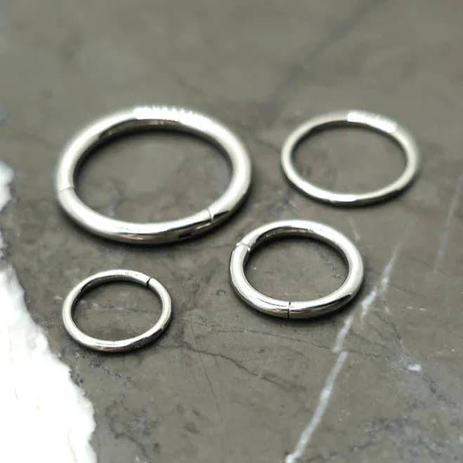 Bella Muerte Jewelry 20g Seamless Clicker