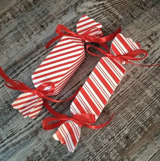 Red and White Striped Christmas Cardstock Treat Box Set: Ribbon - Set of 5